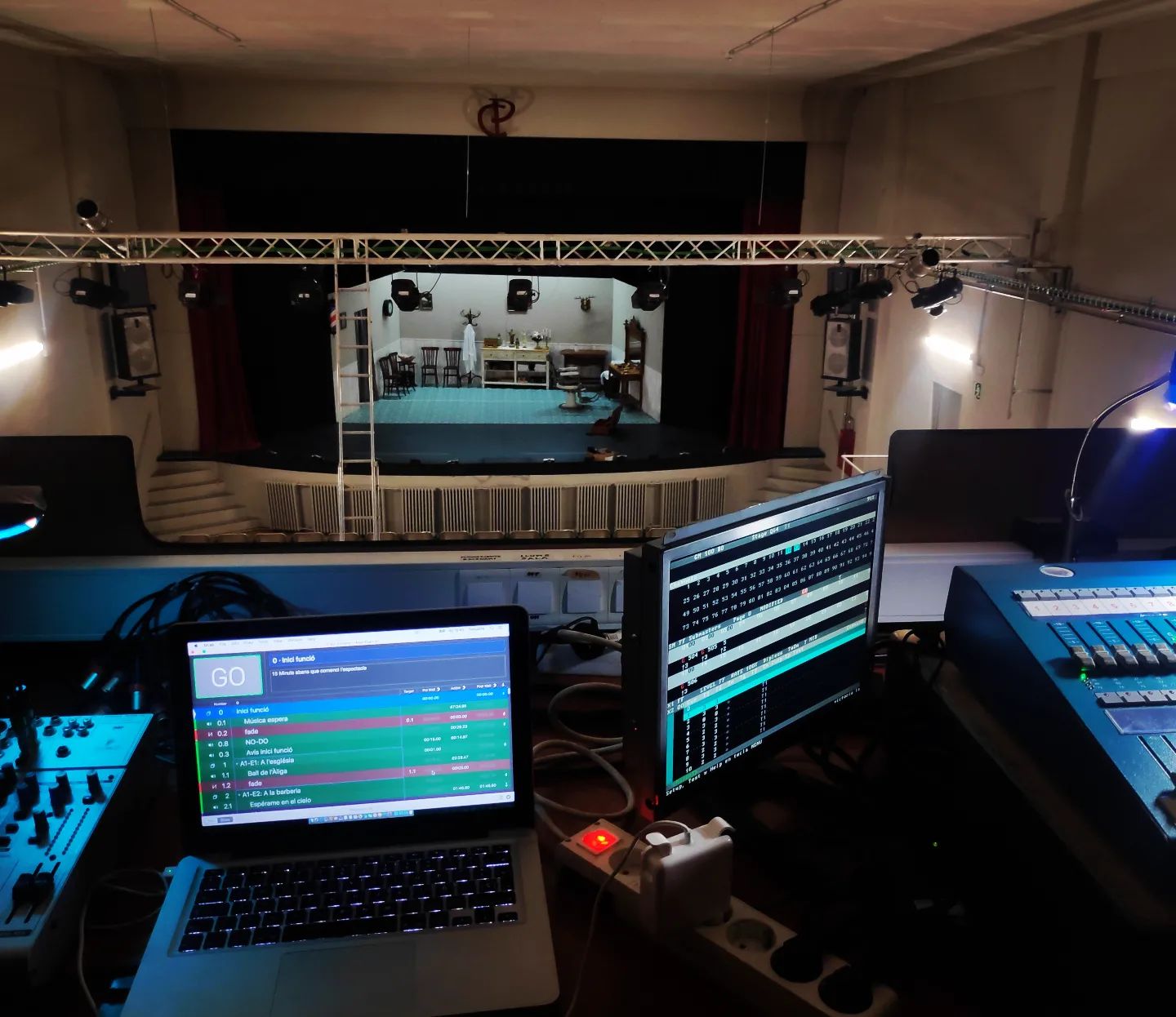 Tot a punt! #victoria de #paumiro per la companyia #tequatre Us esperem a les 18:00h al teatre de #sarriadeter