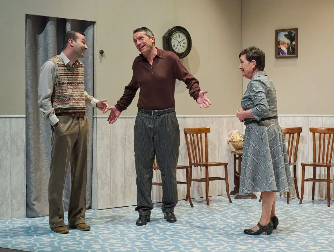 Només queden un parell de dies per veure tots els personatges de #victoria en acció! Serà diumenge al @teatrederoses, ja tens la teva entrada? https://www.rosescultura.cat/ca/programacio/c/3510-teatre-victoria.html